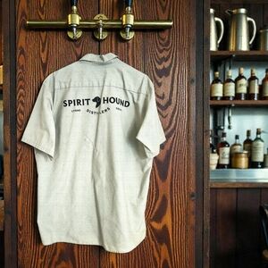 Red Kap Bar Shirt Short Sleeve Khaki "Spirit Hound Distillers" Lyons, Colo. XL